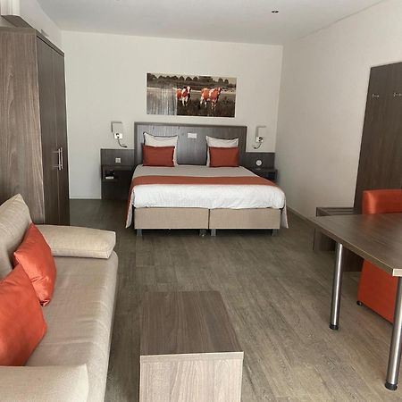 De Twee Linden Hotel Beneden-Leeuwen Bagian luar foto