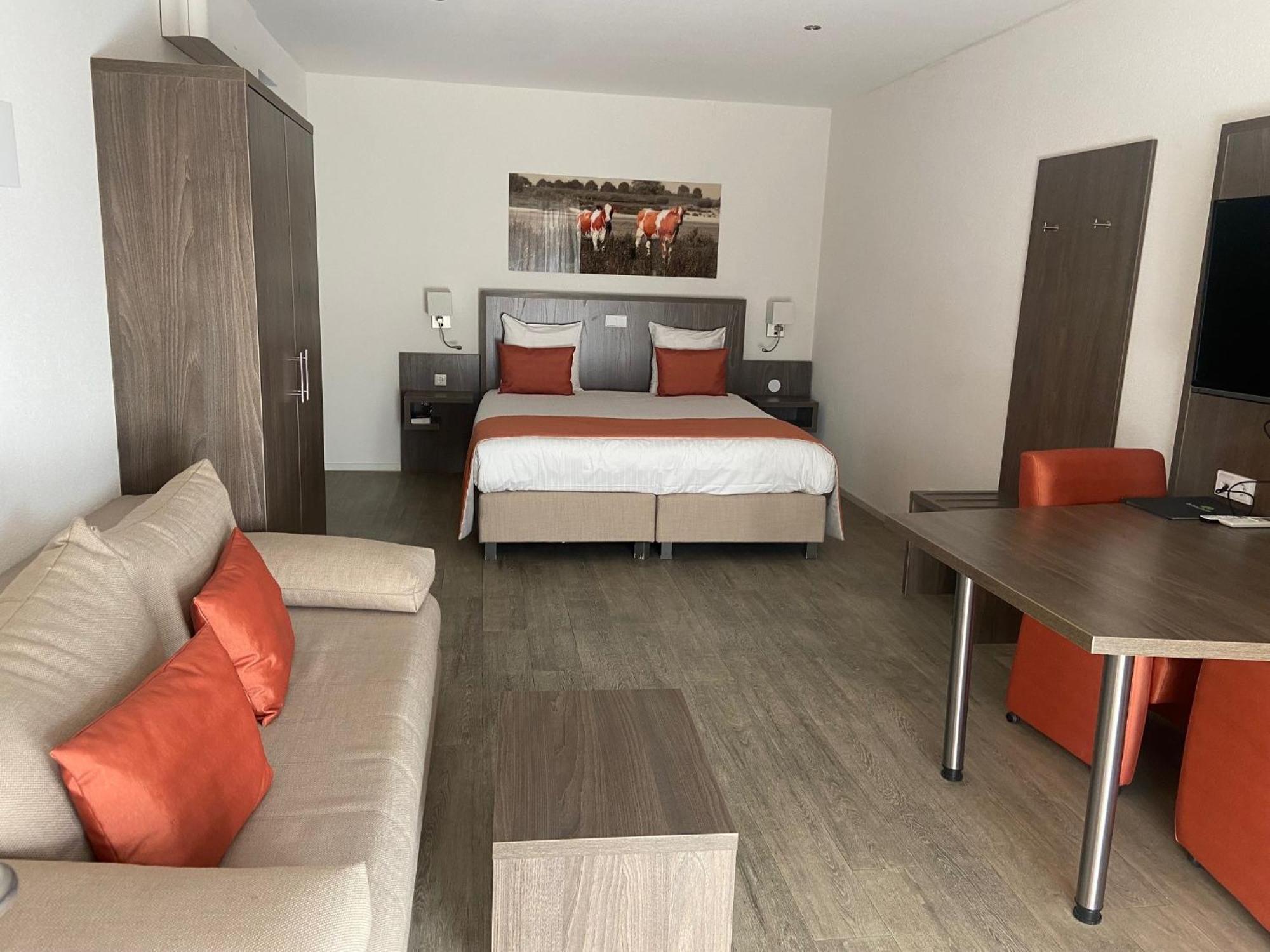 De Twee Linden Hotel Beneden-Leeuwen Bagian luar foto