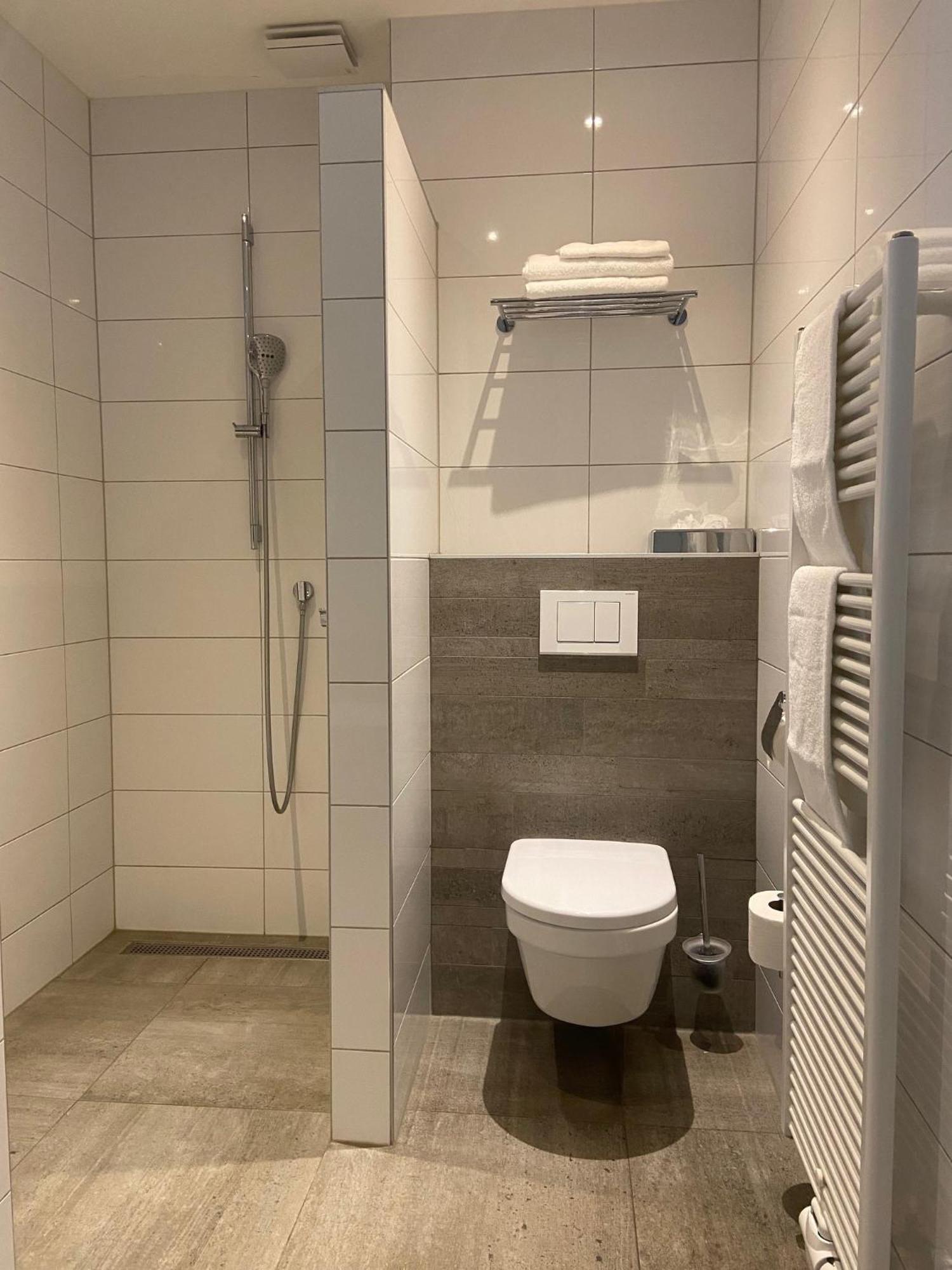 De Twee Linden Hotel Beneden-Leeuwen Bagian luar foto