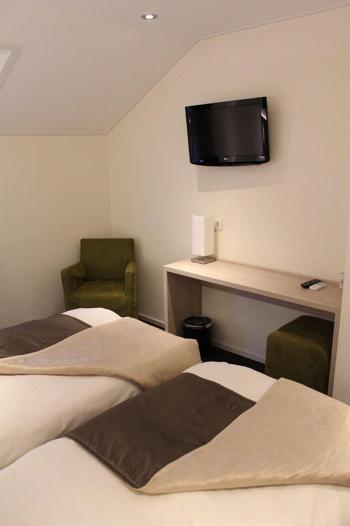 De Twee Linden Hotel Beneden-Leeuwen Bagian luar foto