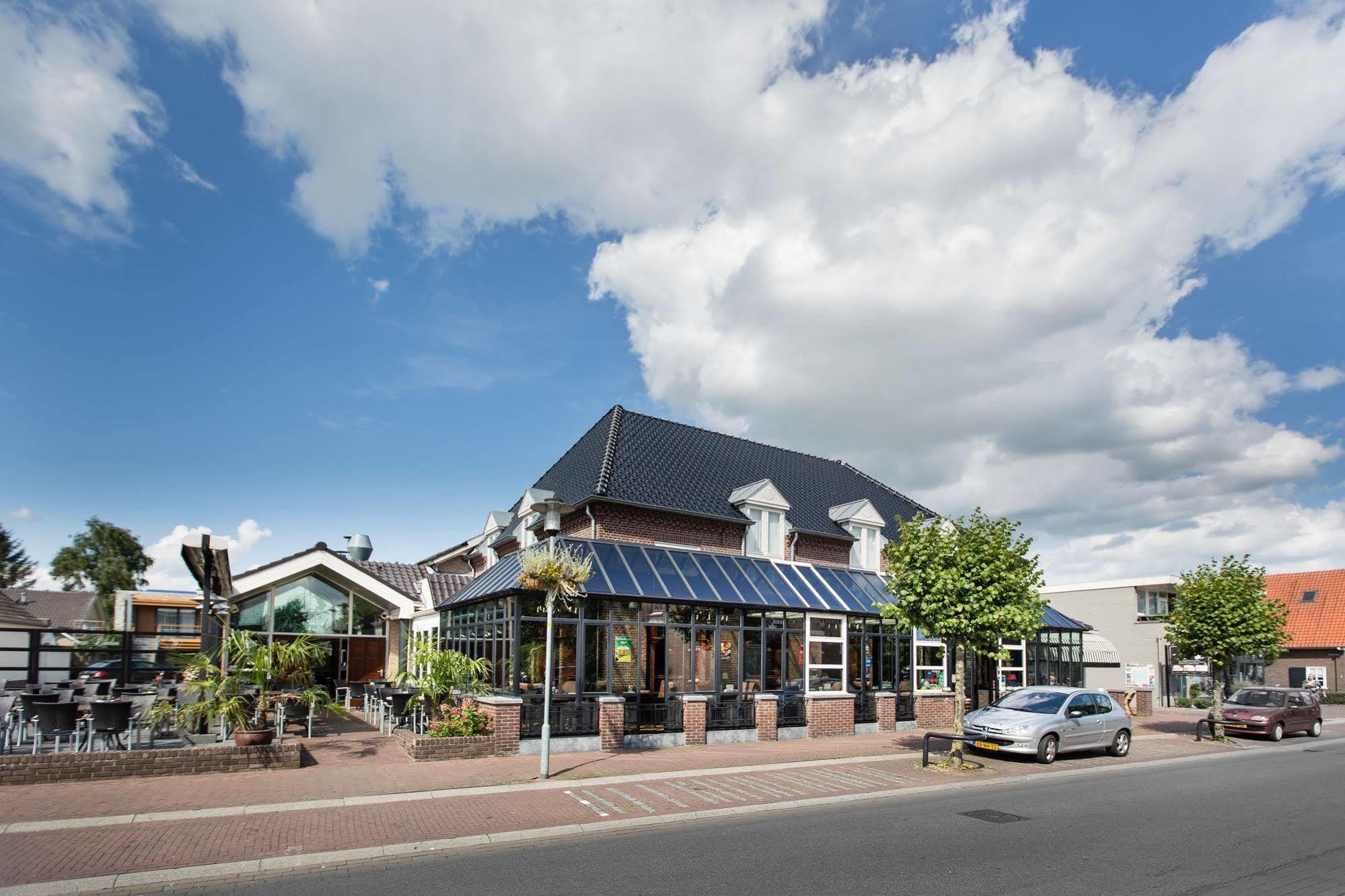 De Twee Linden Hotel Beneden-Leeuwen Bagian luar foto